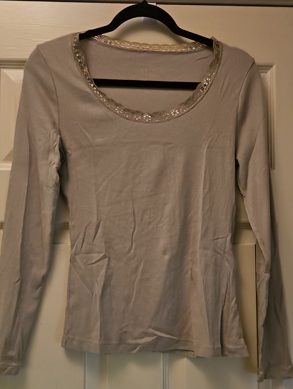 Long Sleeve Scoop Neck Lace Trim Top - Light Gray